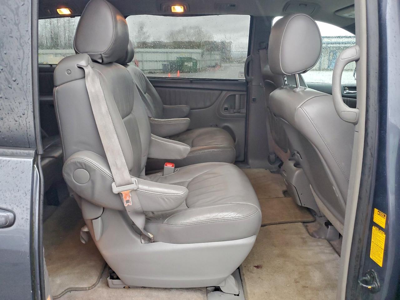 2008 TOYOTA SIENNA XLE photo 11