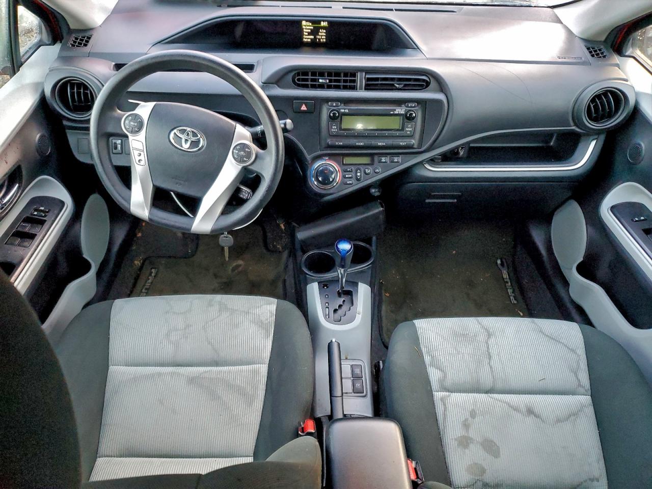 2014 TOYOTA PRIUS C photo 8