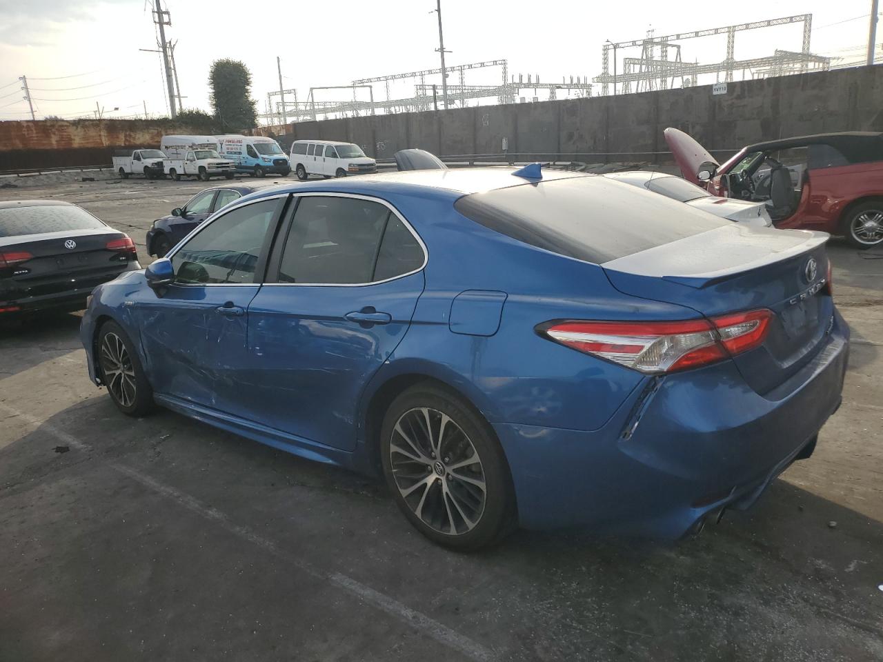 2019 TOYOTA CAMRY HYBRID photo 2