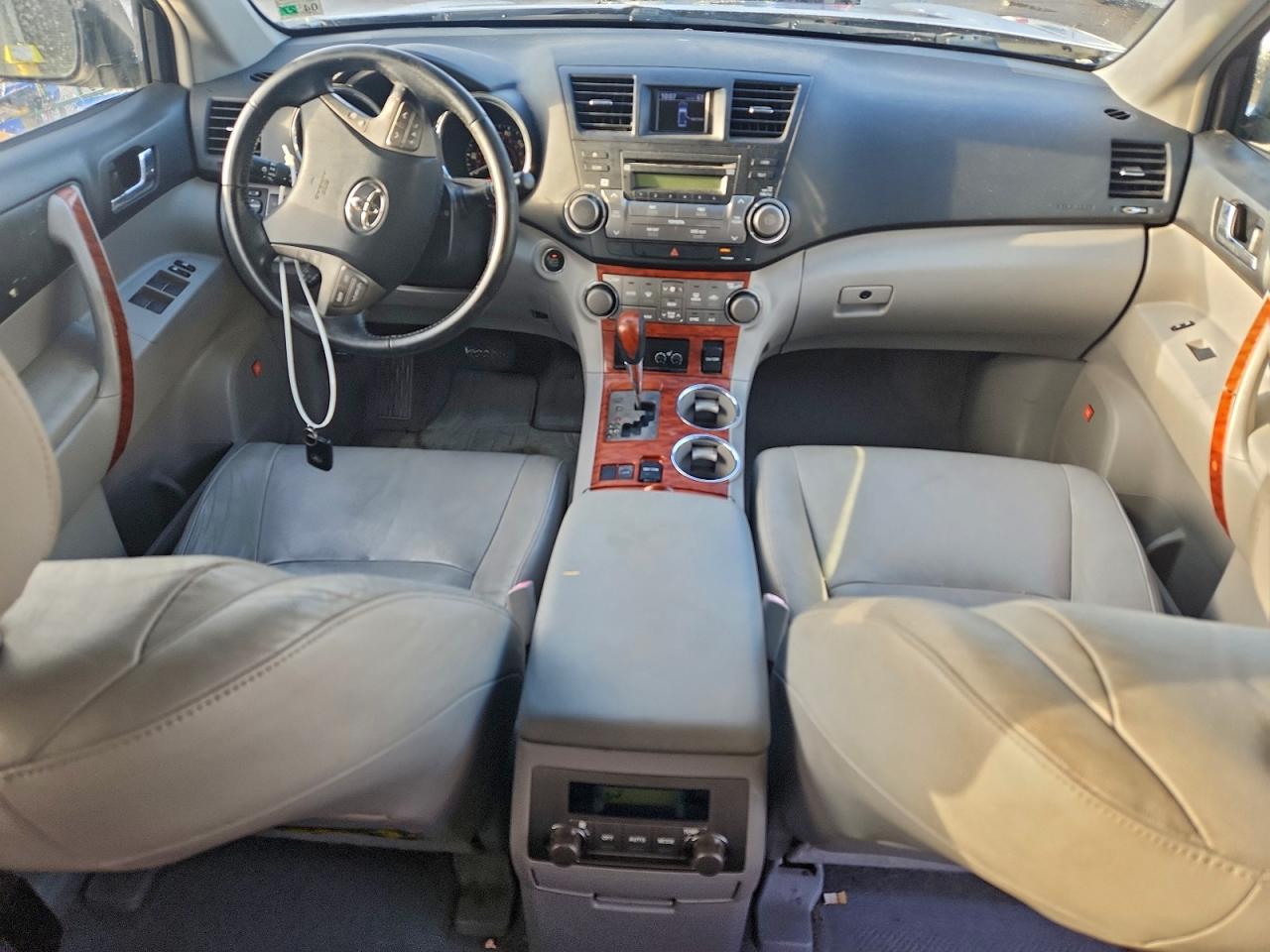 2010 TOYOTA HIGHLANDER LIMITED photo 8