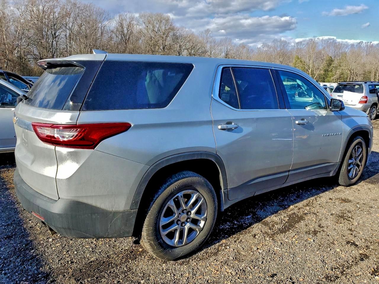 2019 CHEVROLET TRAVERSE photo 5