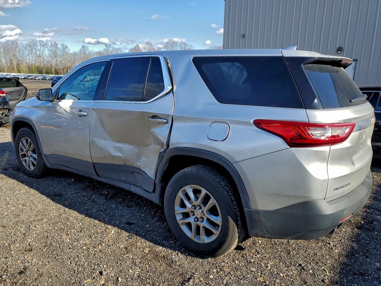 2019 CHEVROLET TRAVERSE photo 3