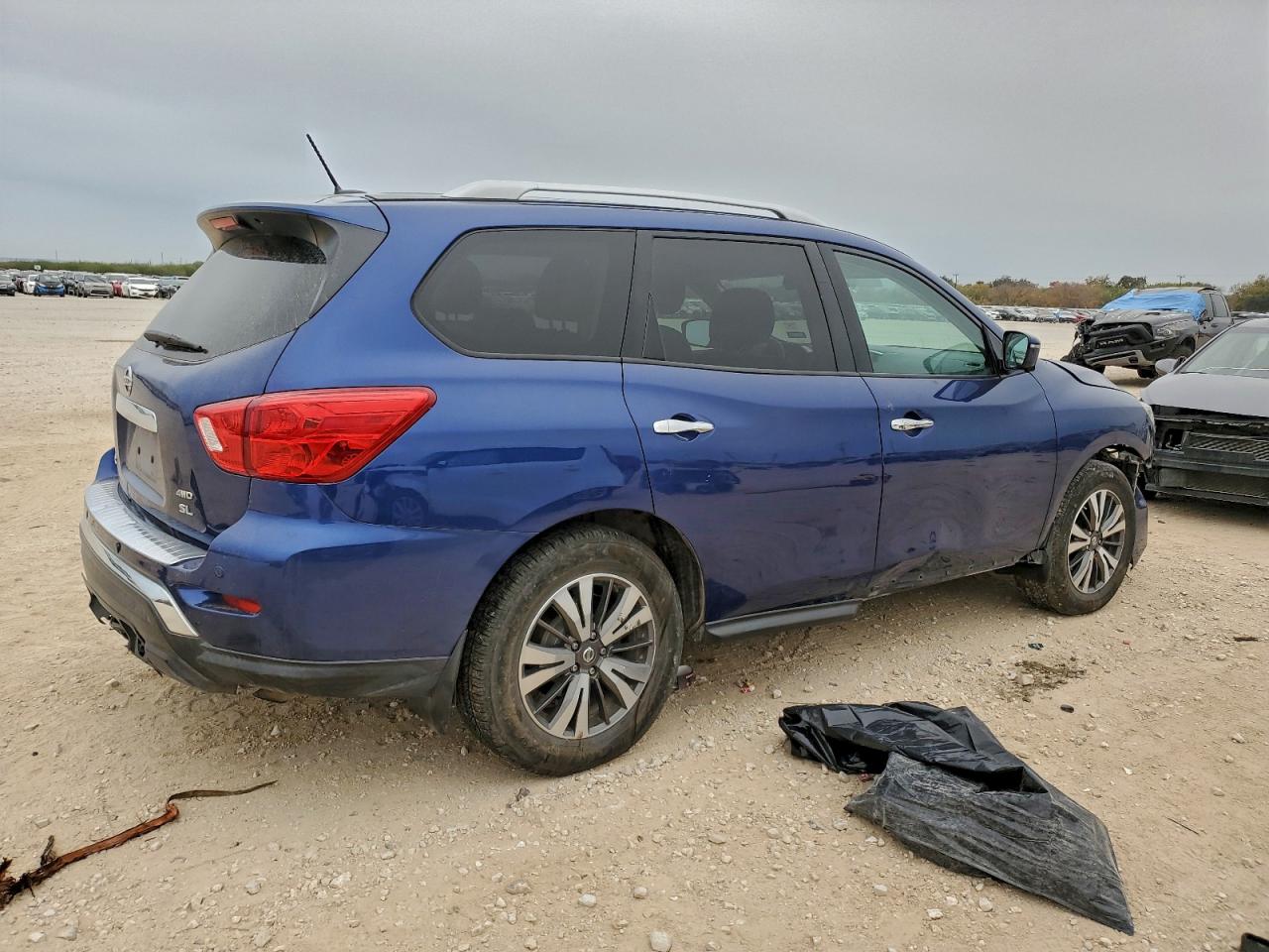 2017 NISSAN PATHFINDER S photo 3