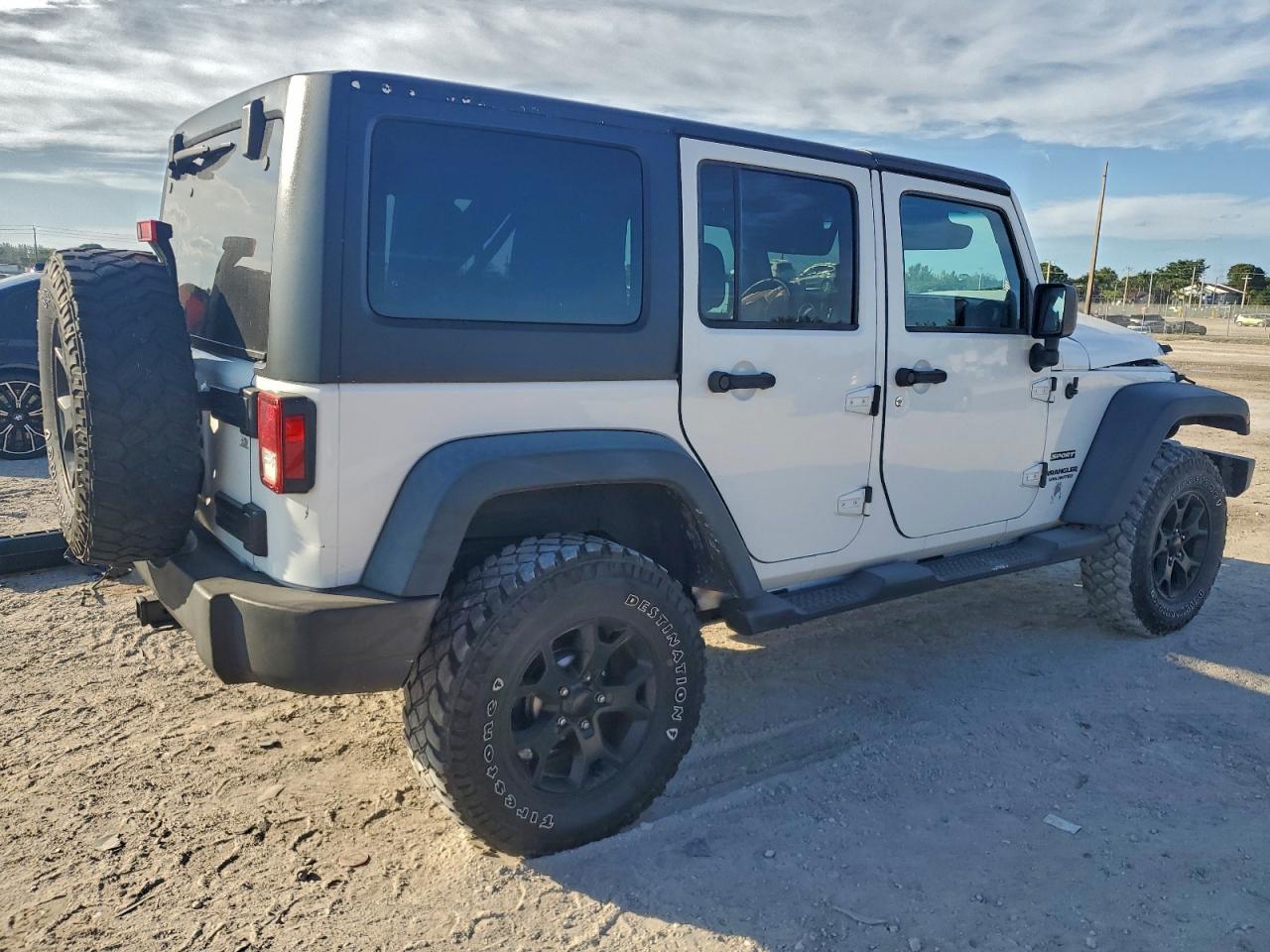 2013 JEEP WRANGLER UNLIMITED SPORT photo 3