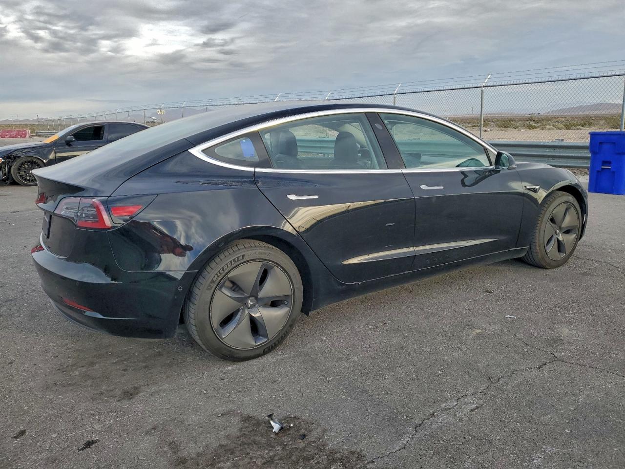 2018 TESLA MODEL 3 photo 3