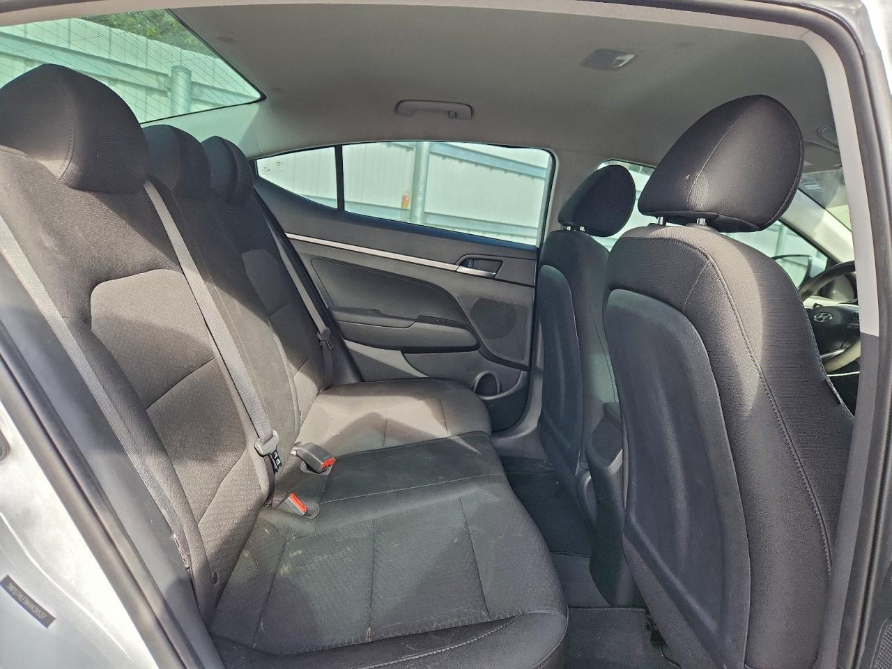 2019 HYUNDAI ELANTRA SE photo 10
