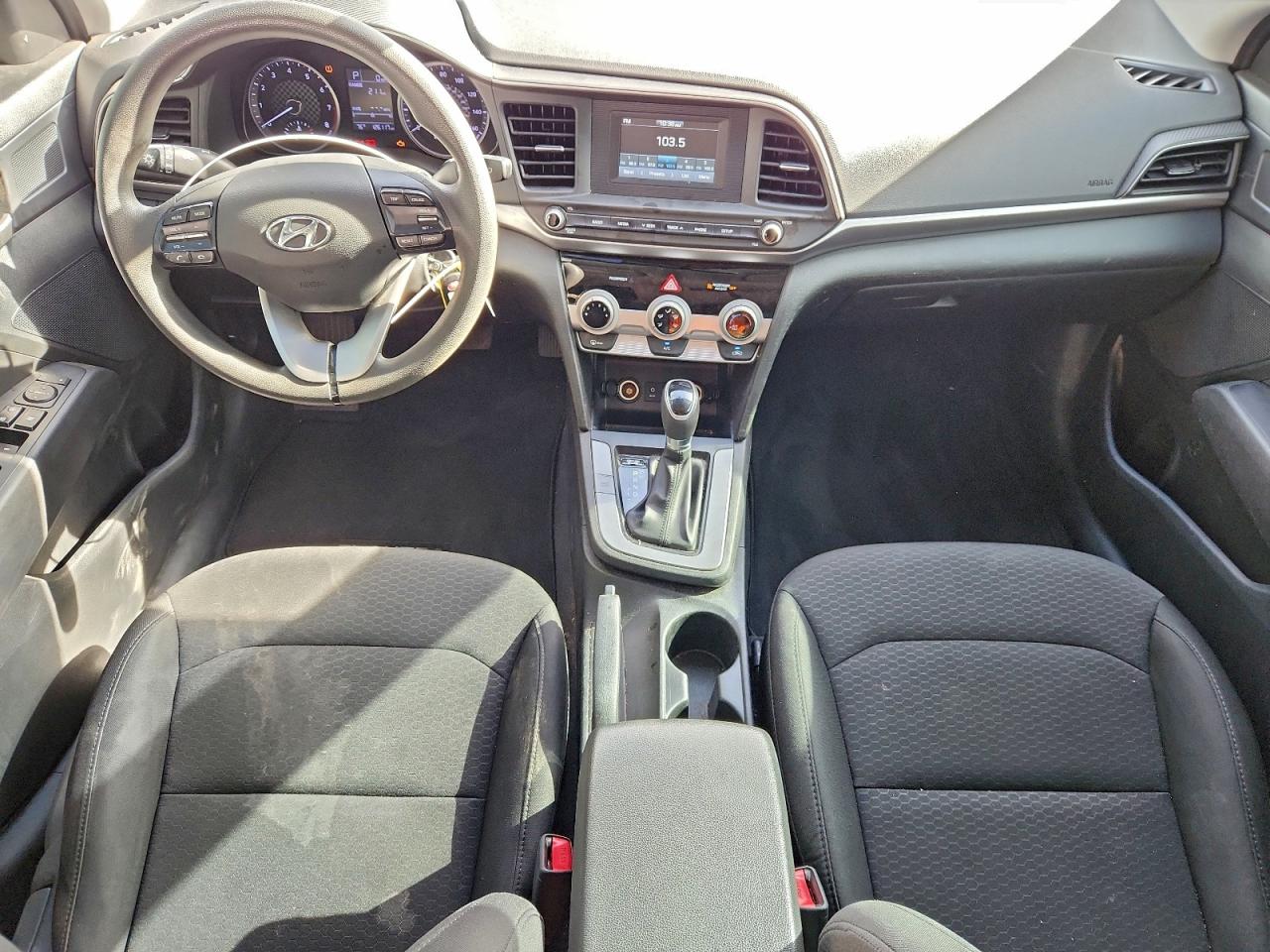 2019 HYUNDAI ELANTRA SE photo 8