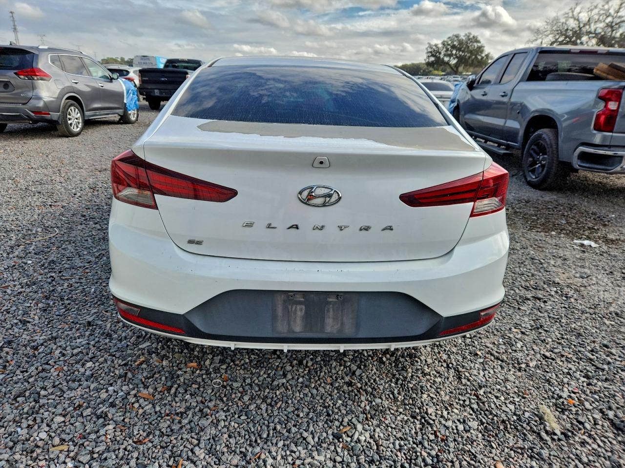2019 HYUNDAI ELANTRA SE photo 6