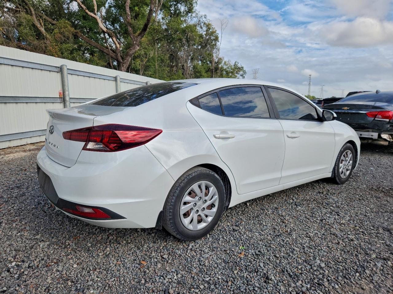2019 HYUNDAI ELANTRA SE photo 3