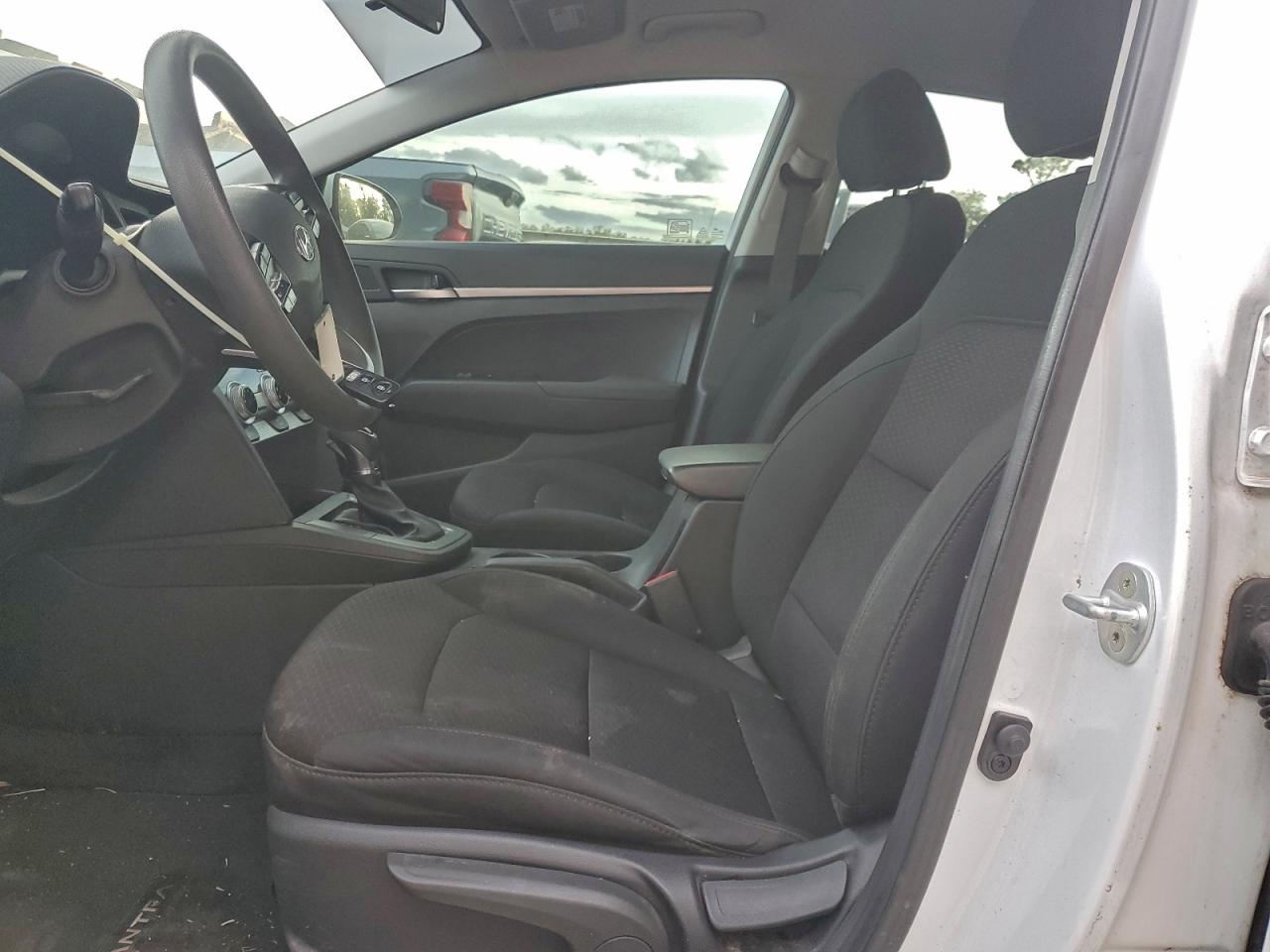 2019 HYUNDAI ELANTRA SE photo 7