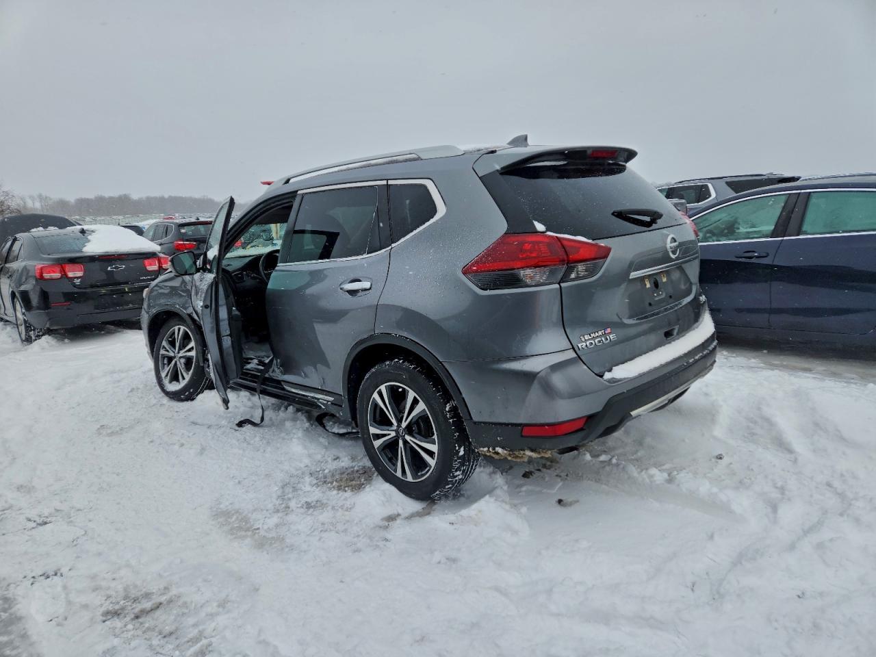 2018 NISSAN ROGUE S photo 2