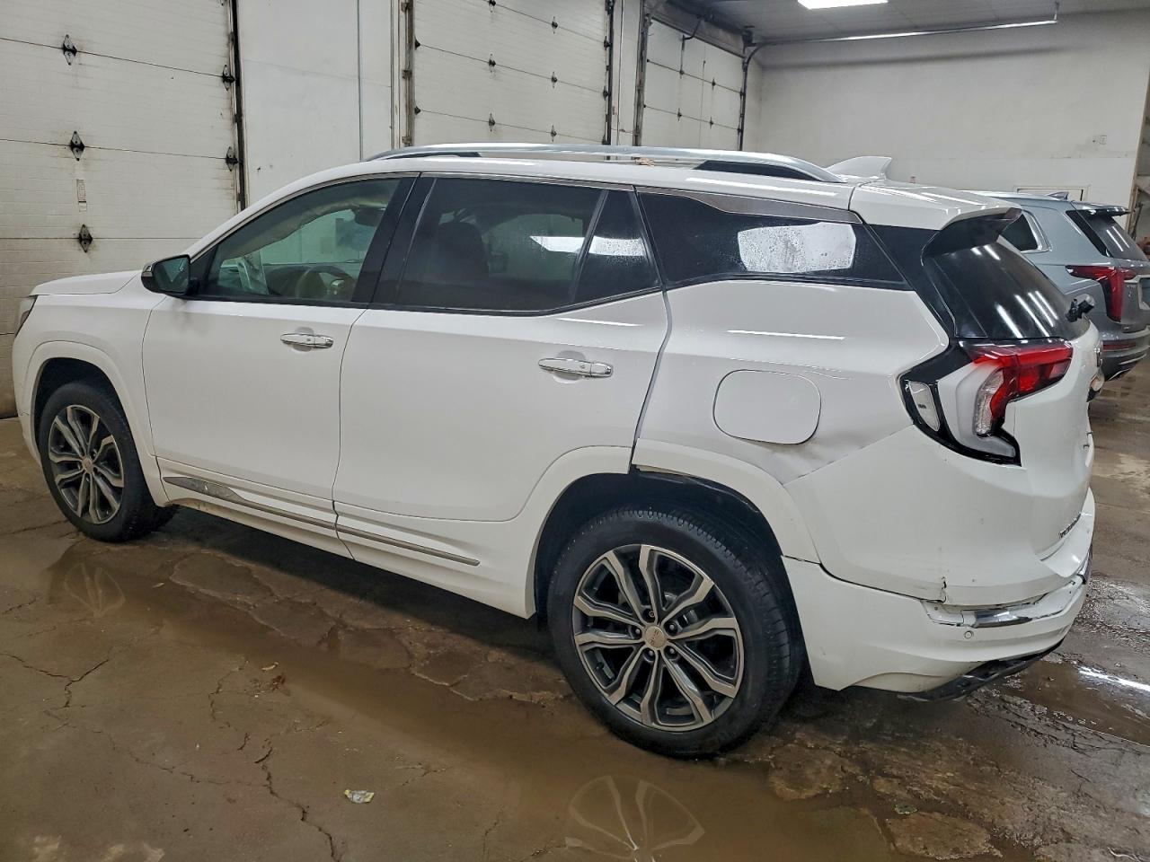 2020 GMC TERRAIN DENALI photo 2