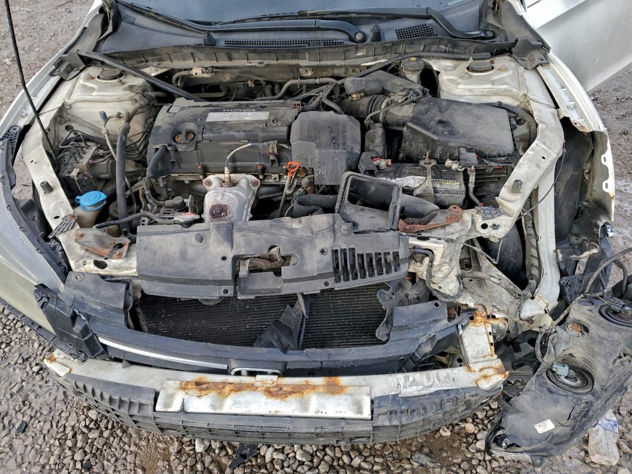 2013 HONDA ACCORD LX photo 21