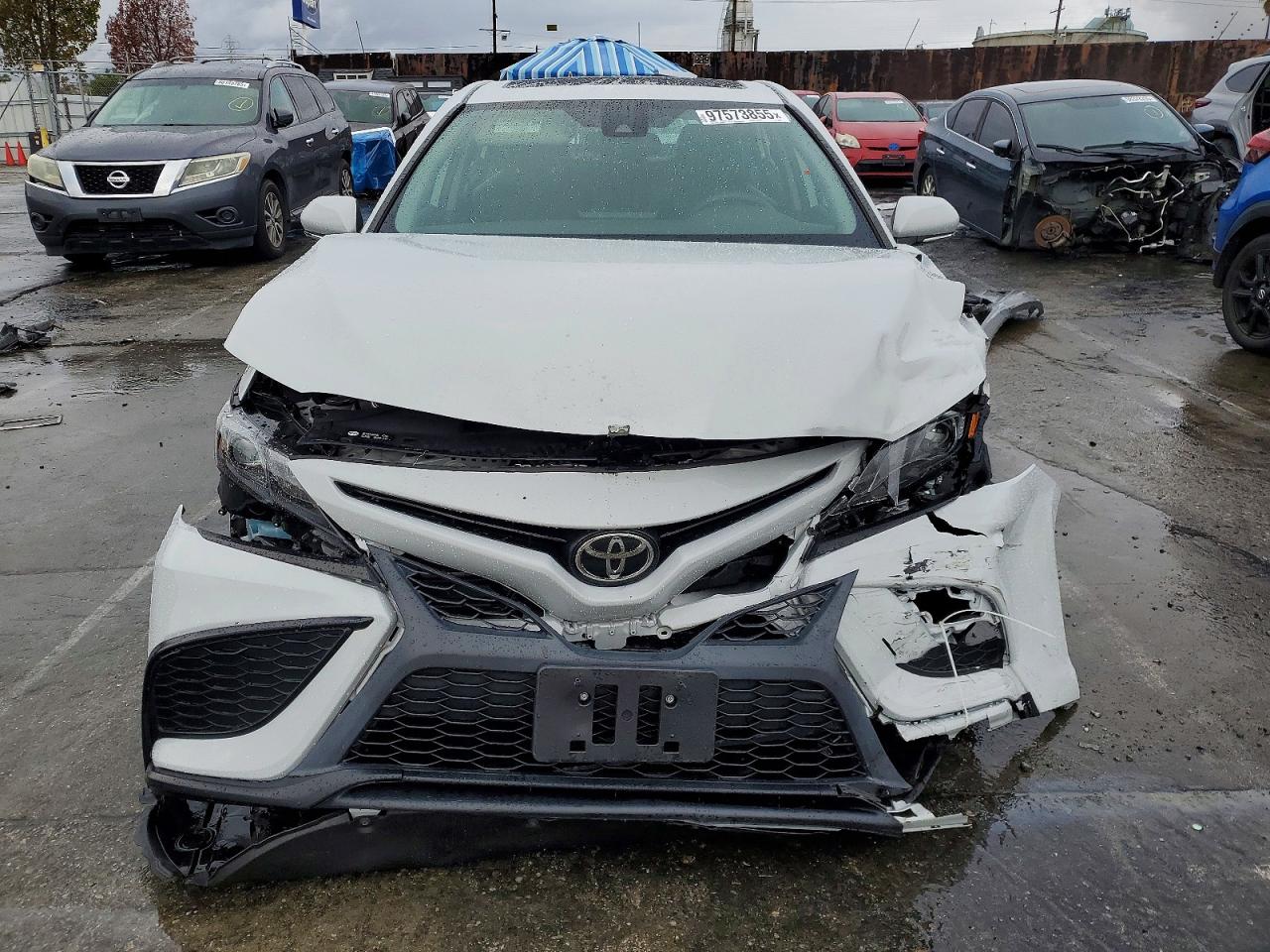 2022 TOYOTA CAMRY SE photo 9