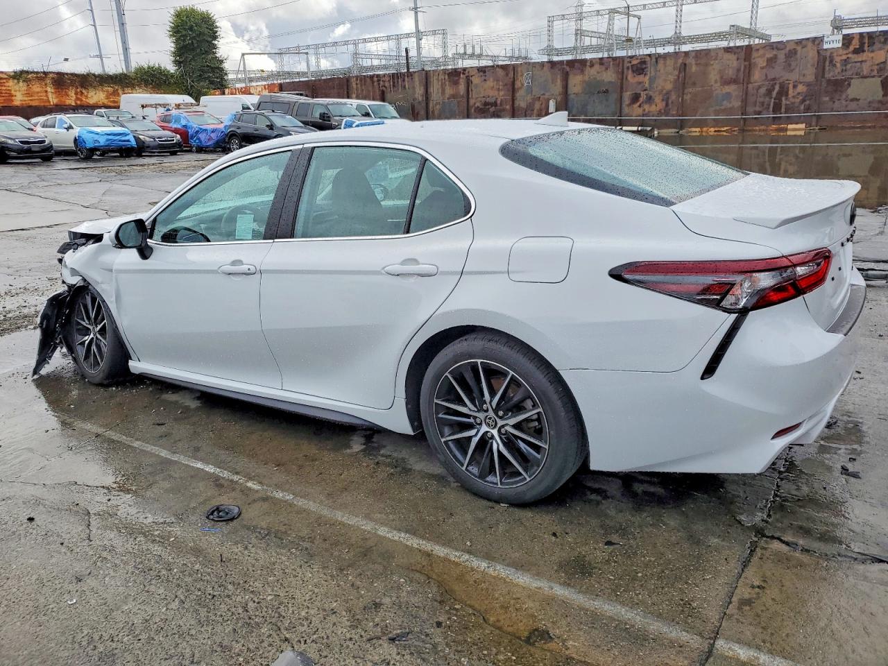 2022 TOYOTA CAMRY SE photo 3