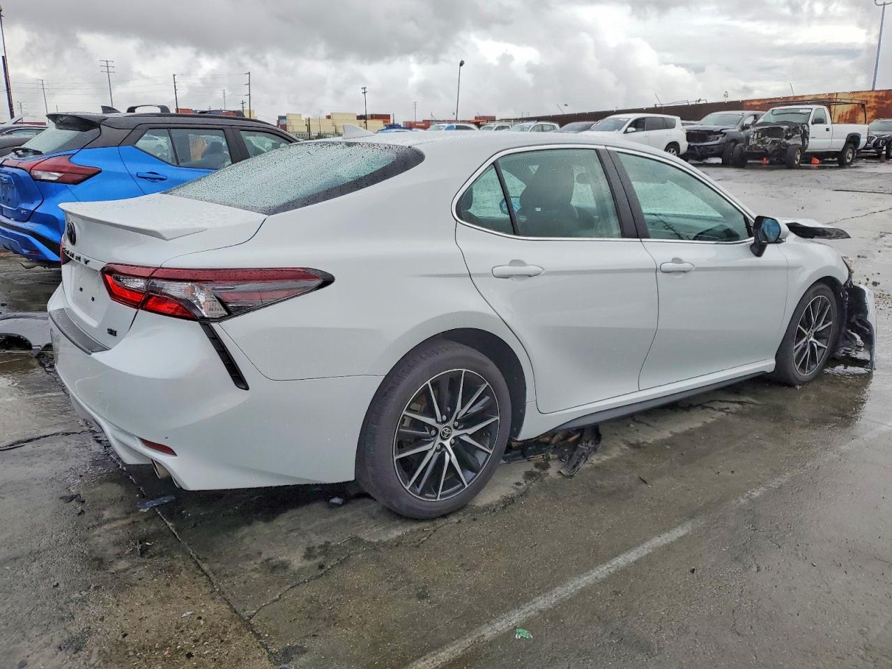 2022 TOYOTA CAMRY SE photo 5