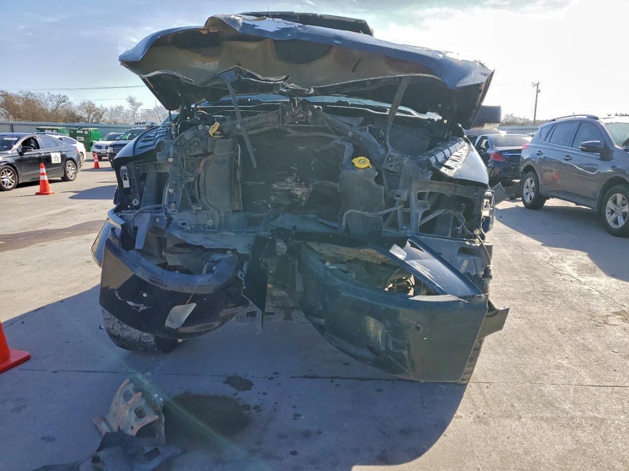 2016 RAM 1500 SLT photo 5