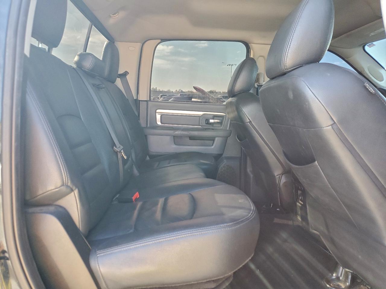 2016 RAM 1500 SLT photo 10