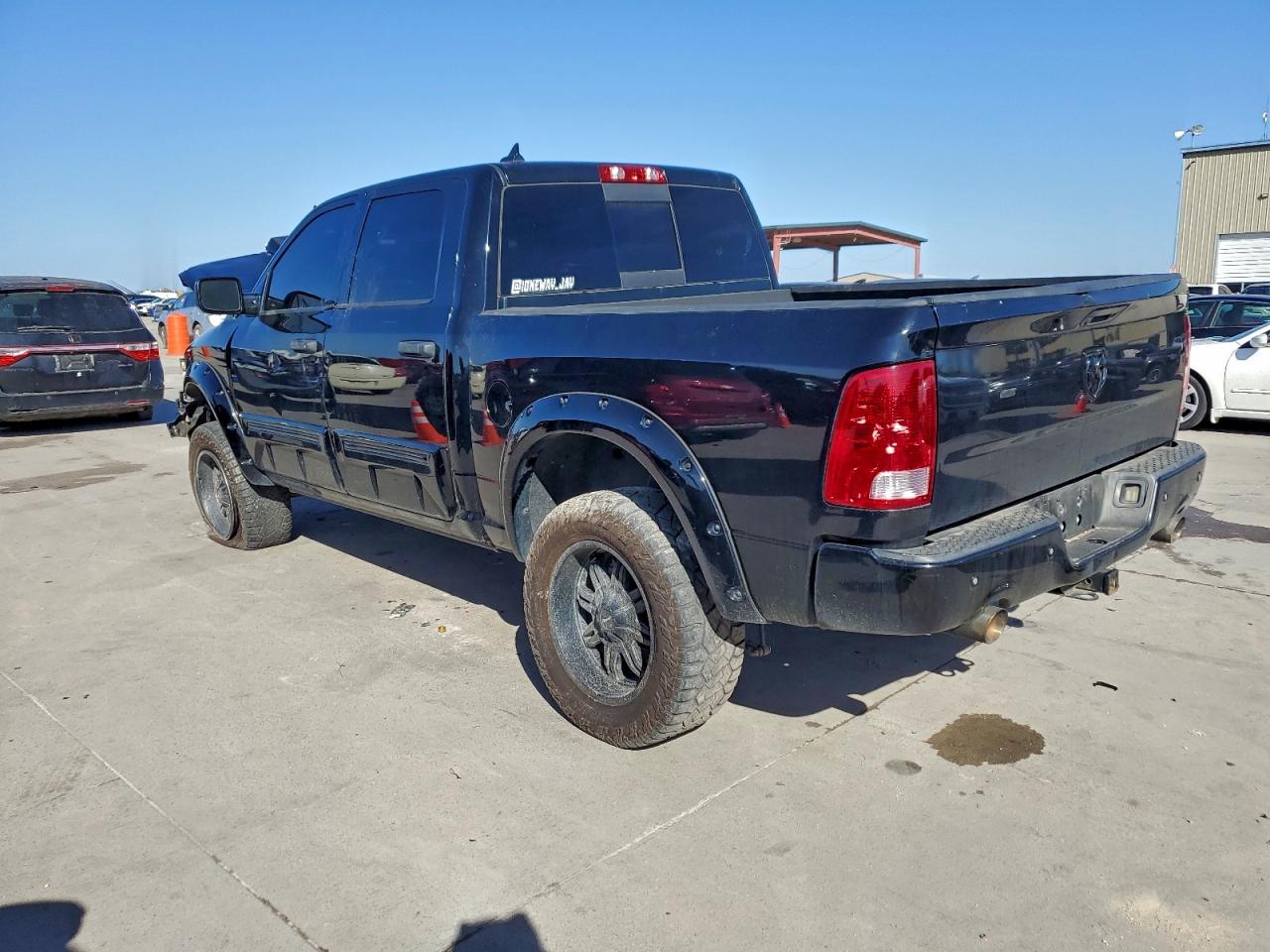 2016 RAM 1500 SLT photo 2