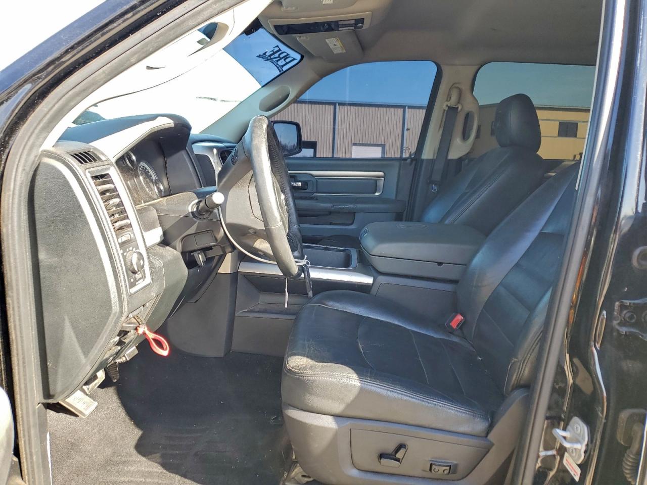 2016 RAM 1500 SLT photo 7
