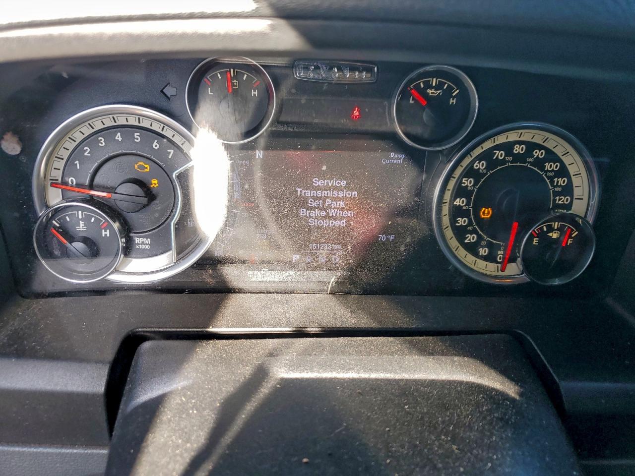 2016 RAM 1500 SLT photo 9