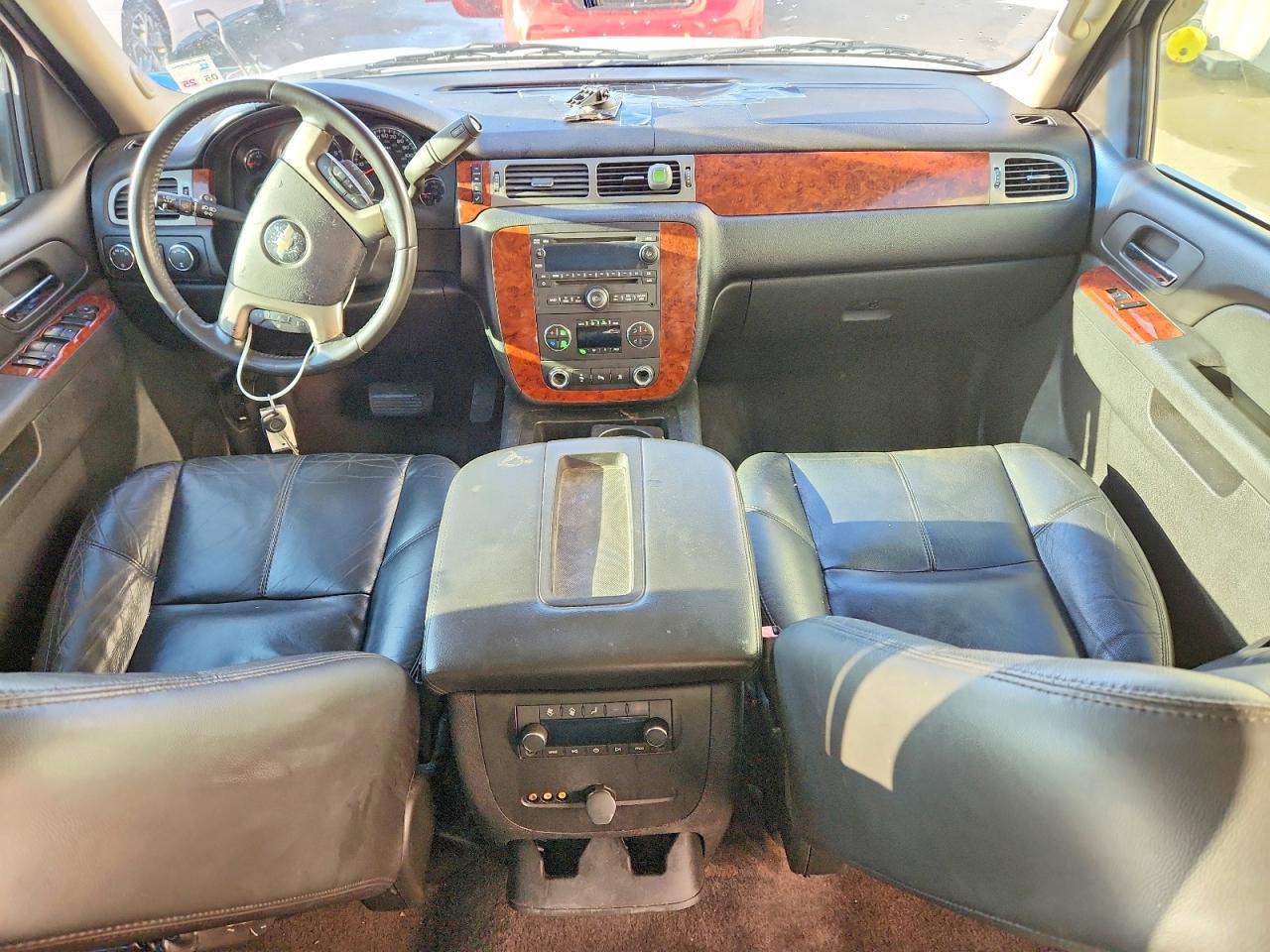 2011 CHEVROLET SUBURBAN K1500 LT photo 29
