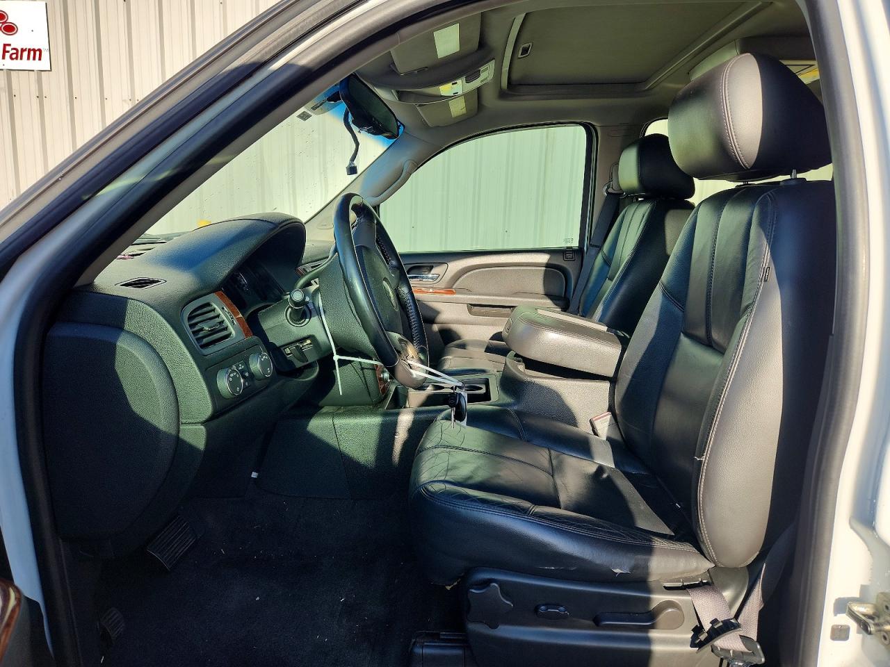 2011 CHEVROLET SUBURBAN K1500 LT photo 25