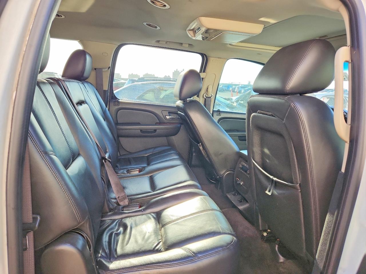 2011 CHEVROLET SUBURBAN K1500 LT photo 41