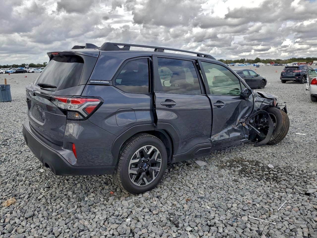 2025 SUBARU FORESTER PREMIUM photo 5