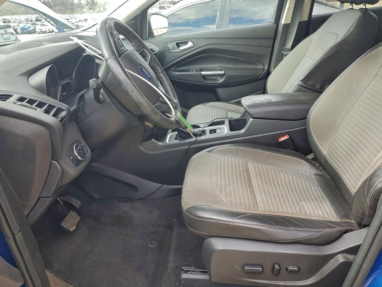 2017 FORD ESCAPE SE photo 13
