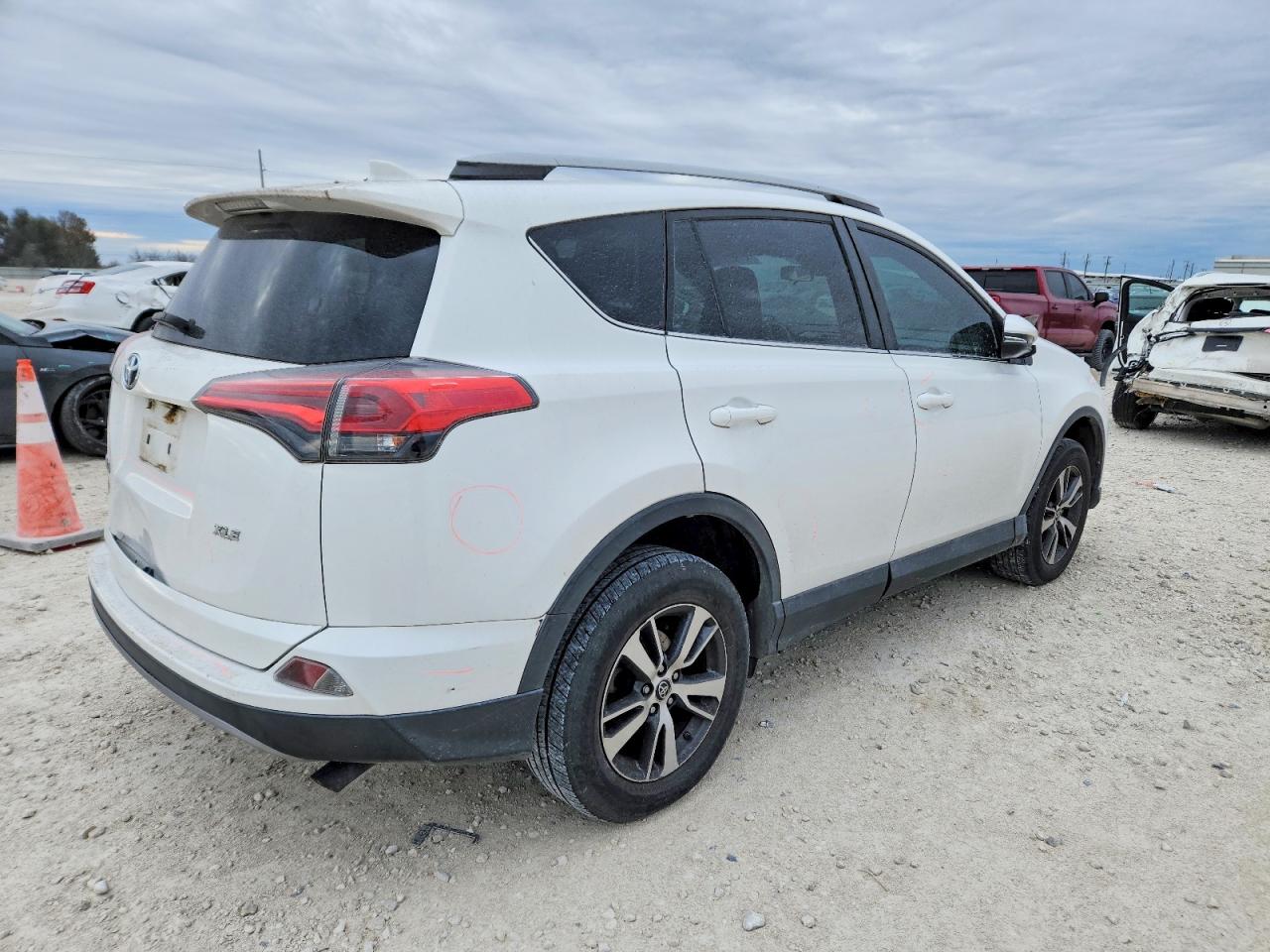 2018 TOYOTA RAV4 ADVENTURE photo 9