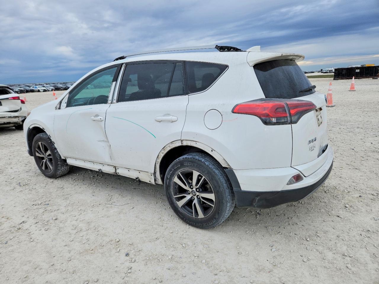 2018 TOYOTA RAV4 ADVENTURE photo 5