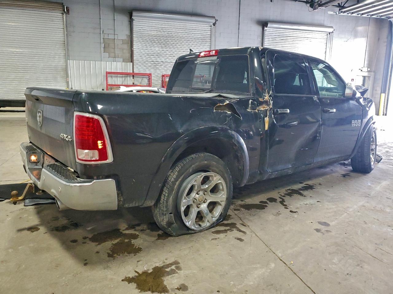 2016 RAM 1500 LARAMIE photo 3