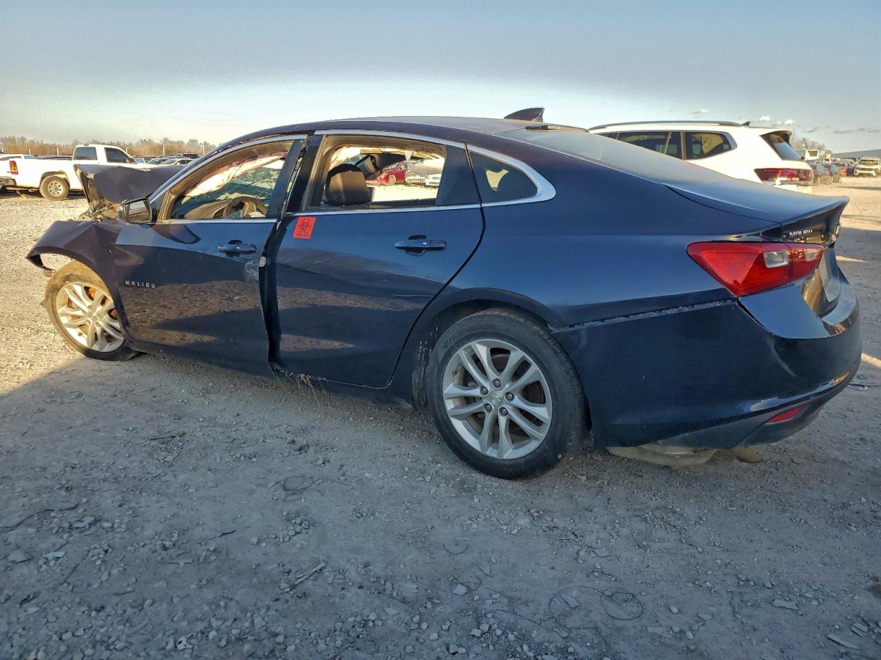 2017 CHEVROLET MALIBU LT photo 3