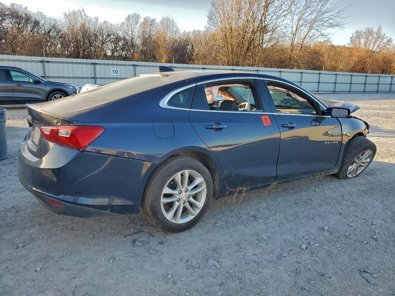 2017 CHEVROLET MALIBU LT photo 5