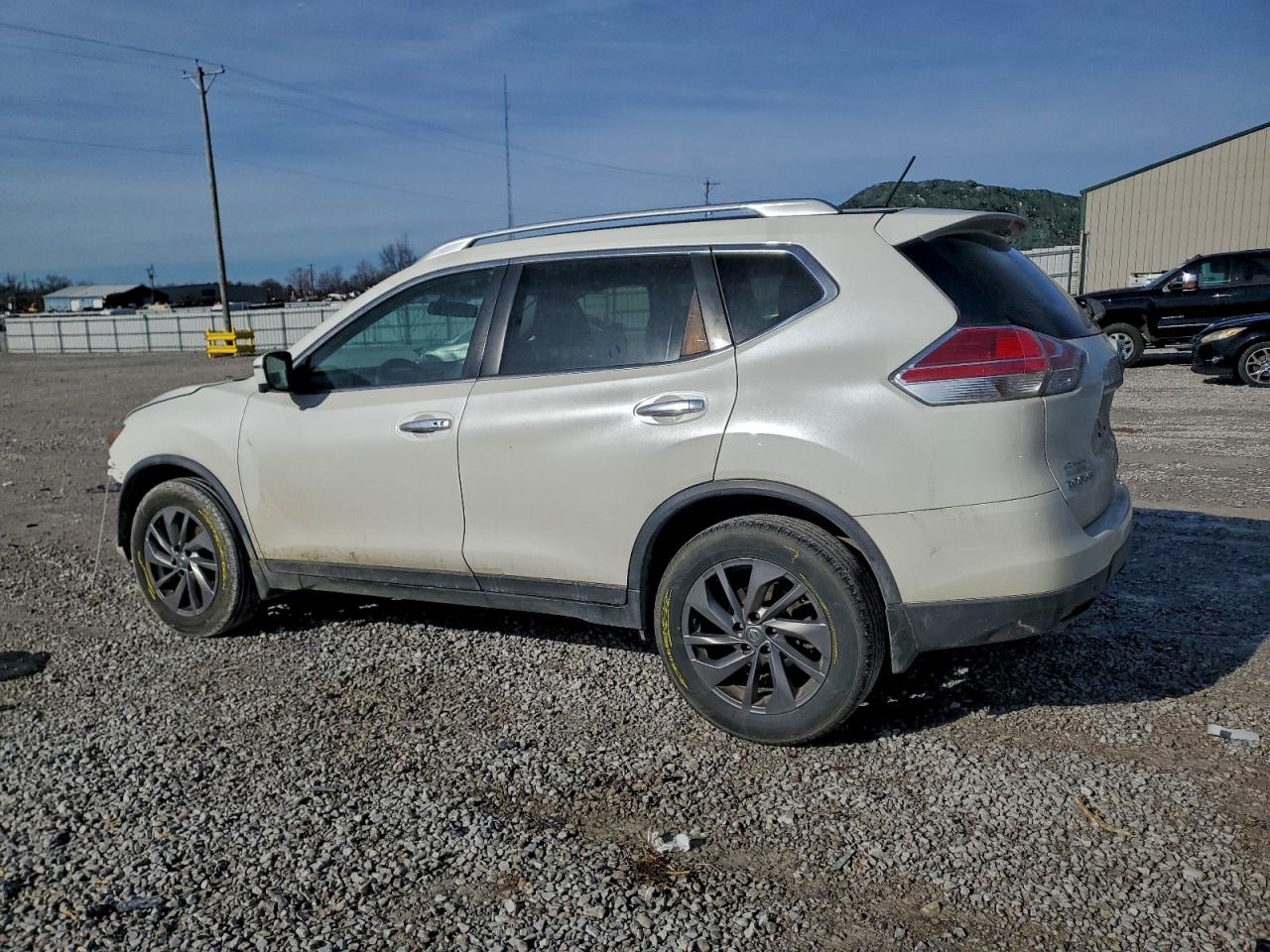 2016 NISSAN ROGUE S photo 2