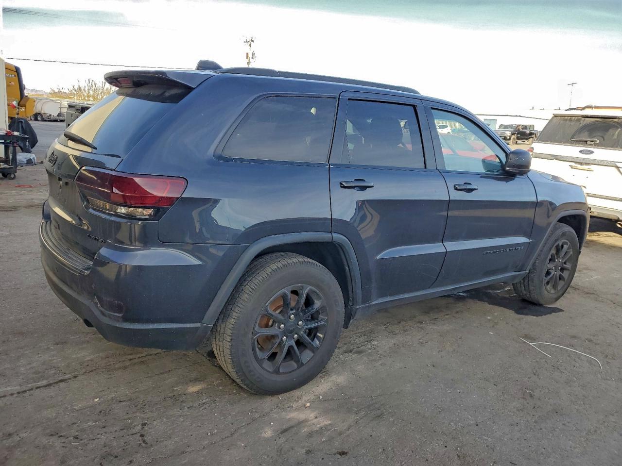 2015 JEEP GRAND CHEROKEE LIMITED photo 3