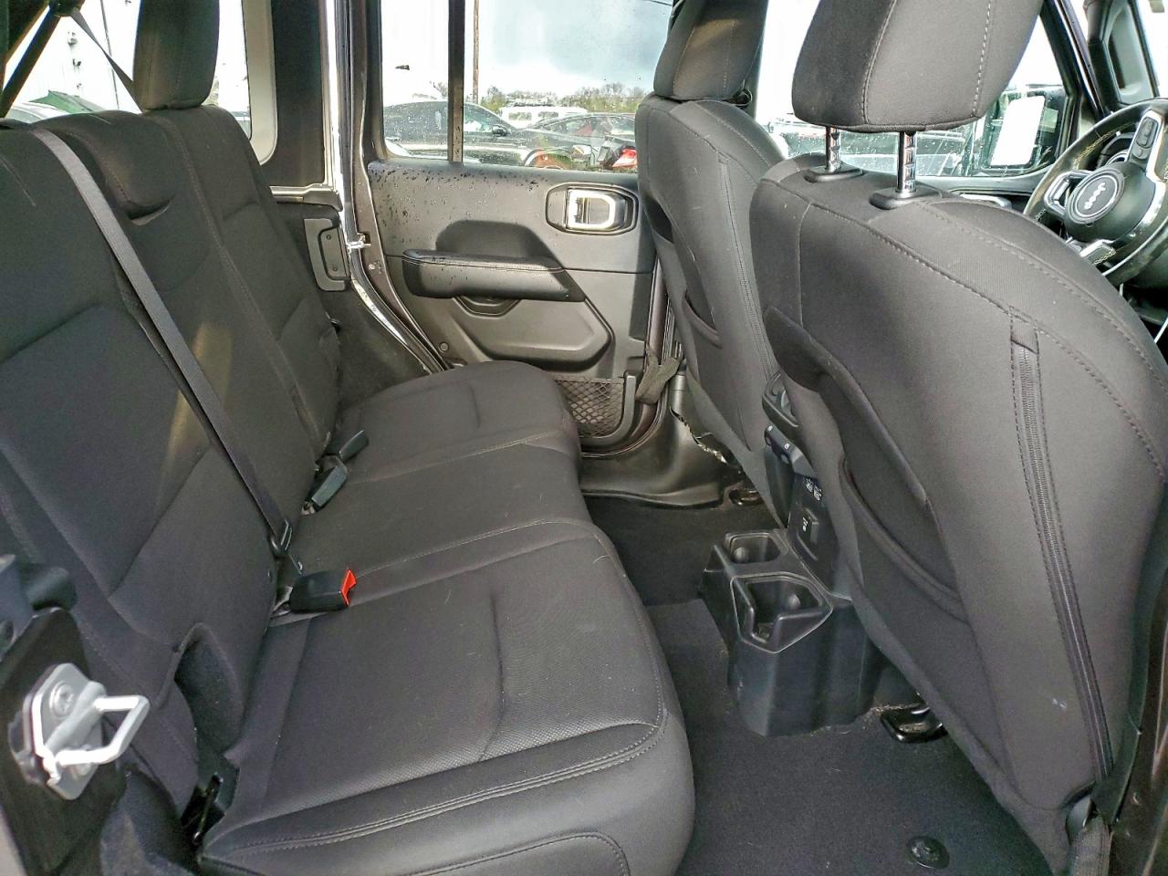 2018 JEEP WRANGLER UNLIMITED SAHARA photo 11