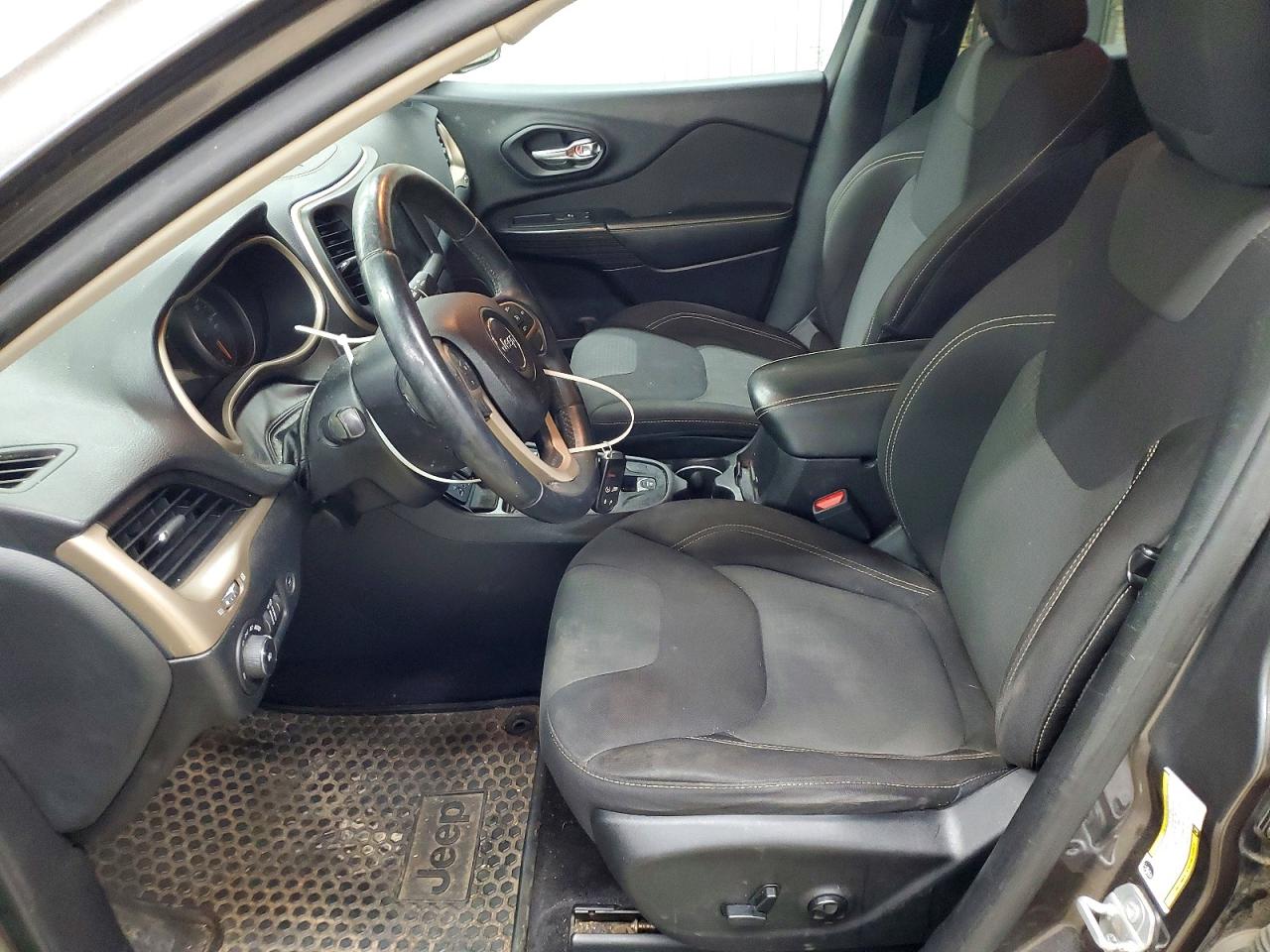 2016 JEEP CHEROKEE LATITUDE photo 13