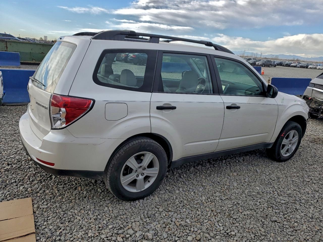 2010 SUBARU FORESTER XS photo 5