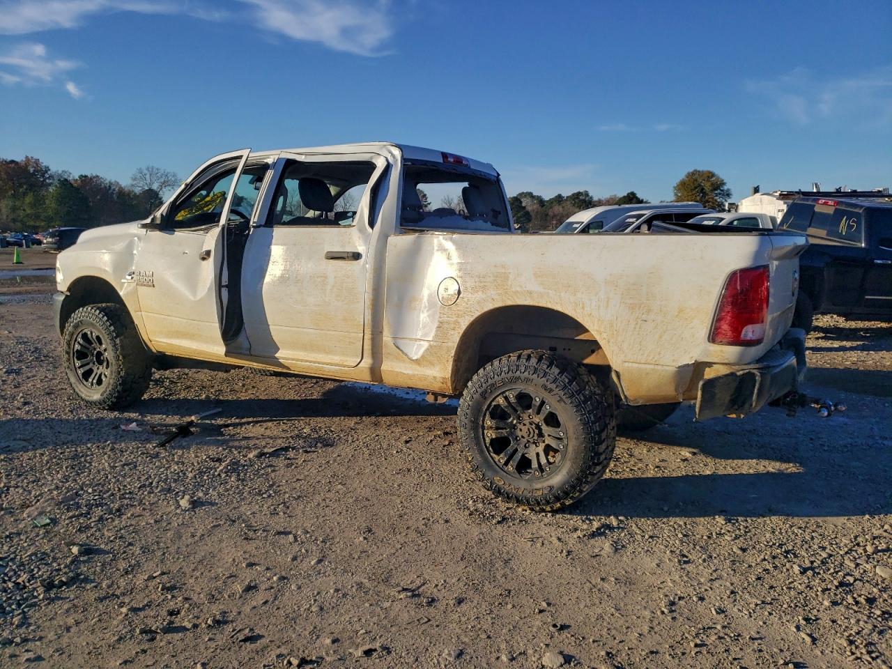 2017 RAM 2500 ST photo 3