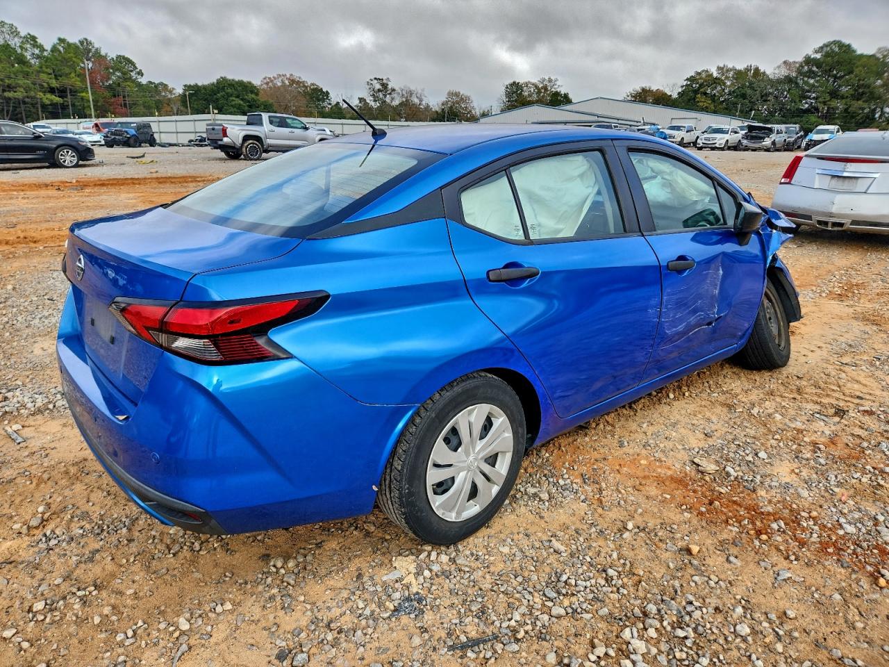 2020 NISSAN VERSA S photo 3