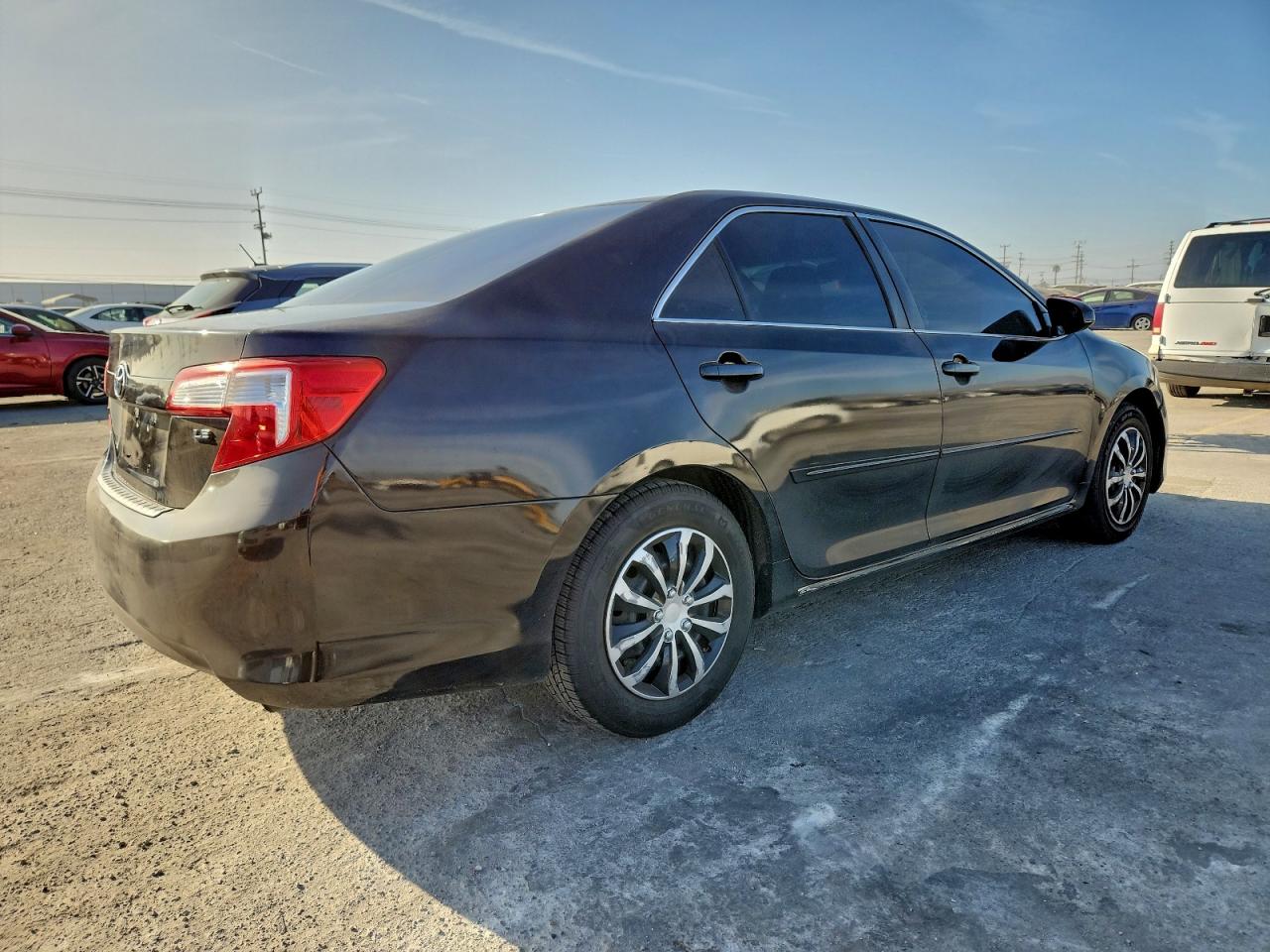 2013 TOYOTA CAMRY L photo 3