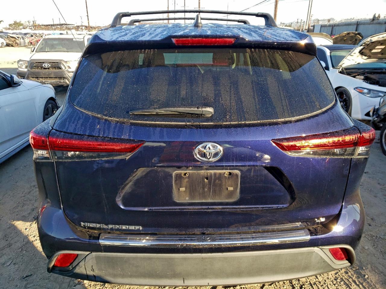 2022 TOYOTA HIGHLANDER L photo 6