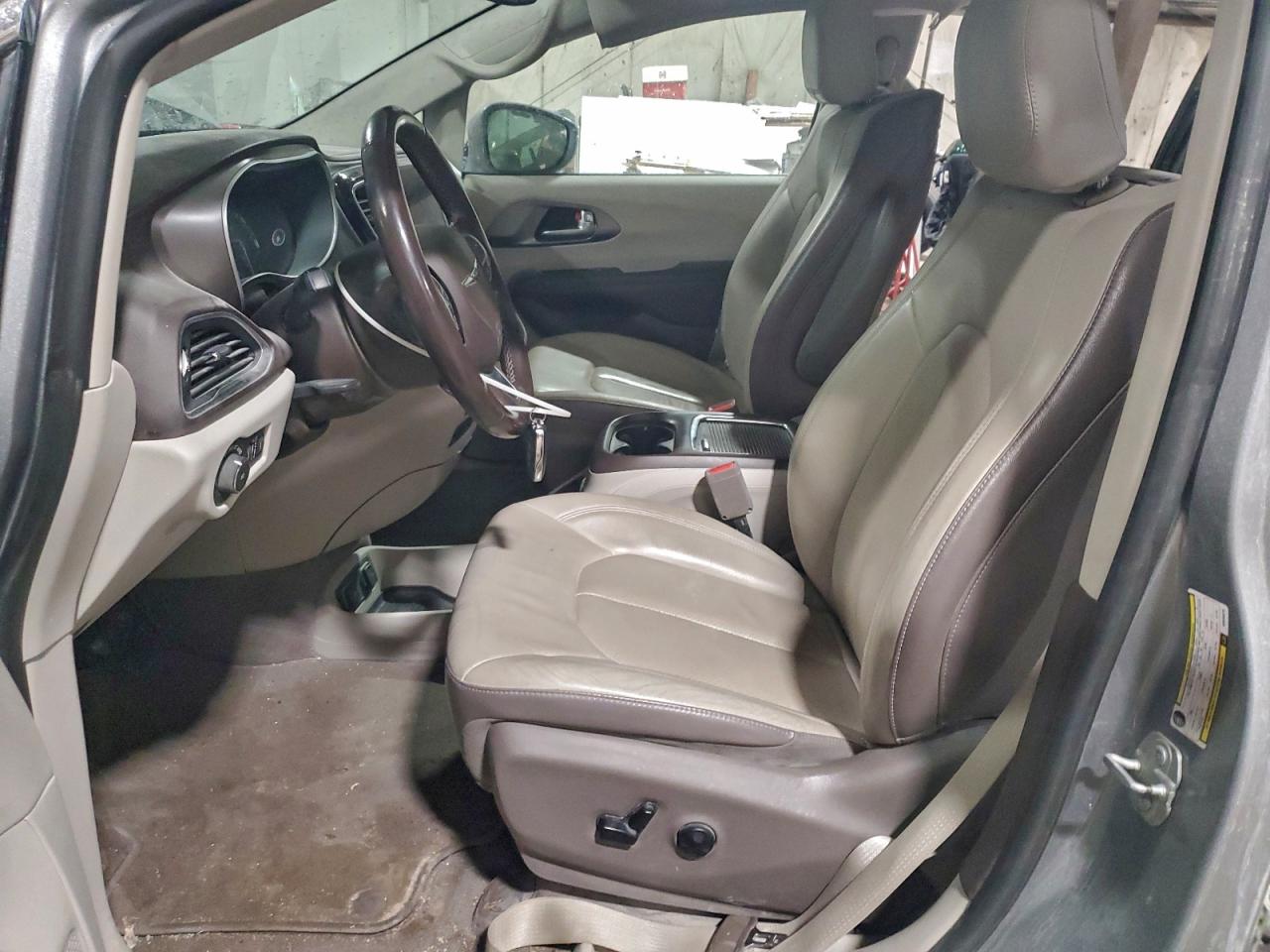 2019 CHRYSLER PACIFICA TOURING L PLUS photo 19