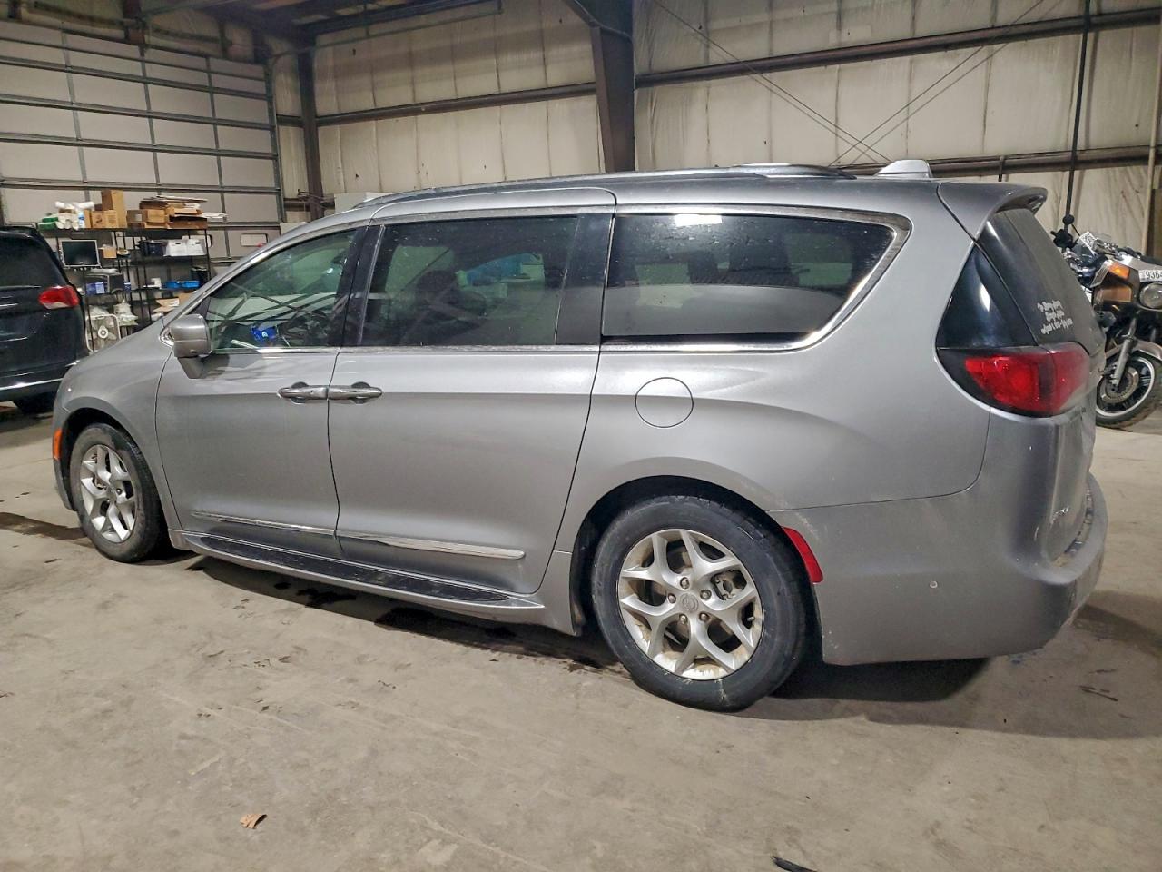 2019 CHRYSLER PACIFICA TOURING L PLUS photo 4