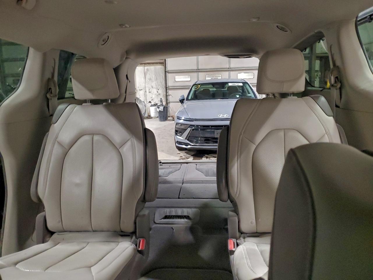 2019 CHRYSLER PACIFICA TOURING L PLUS photo 28