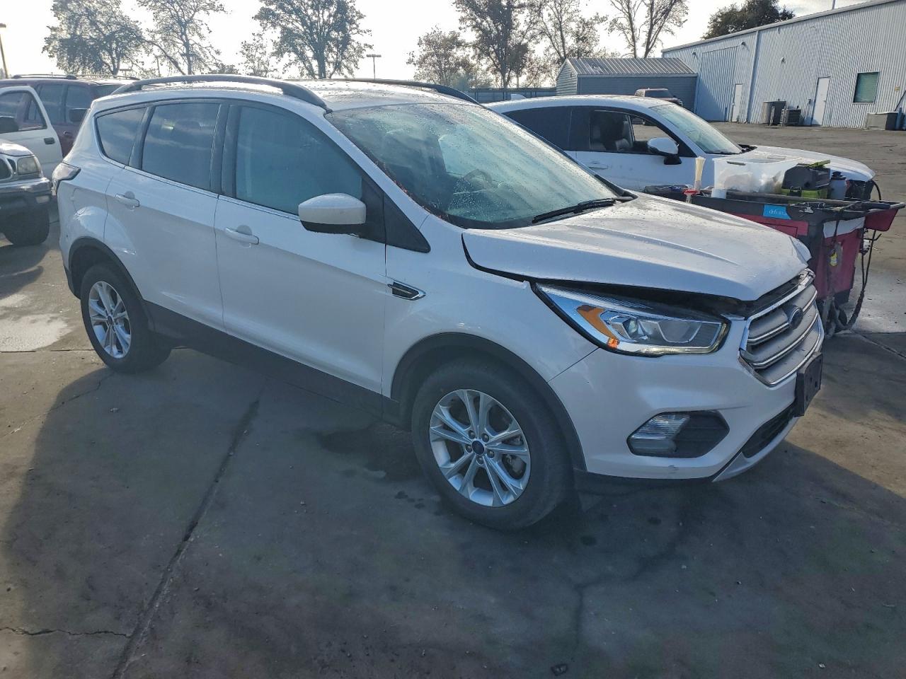 2017 FORD ESCAPE SE photo 10