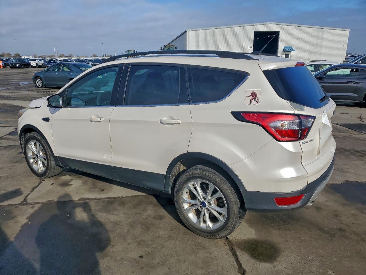 2017 FORD ESCAPE SE photo 4