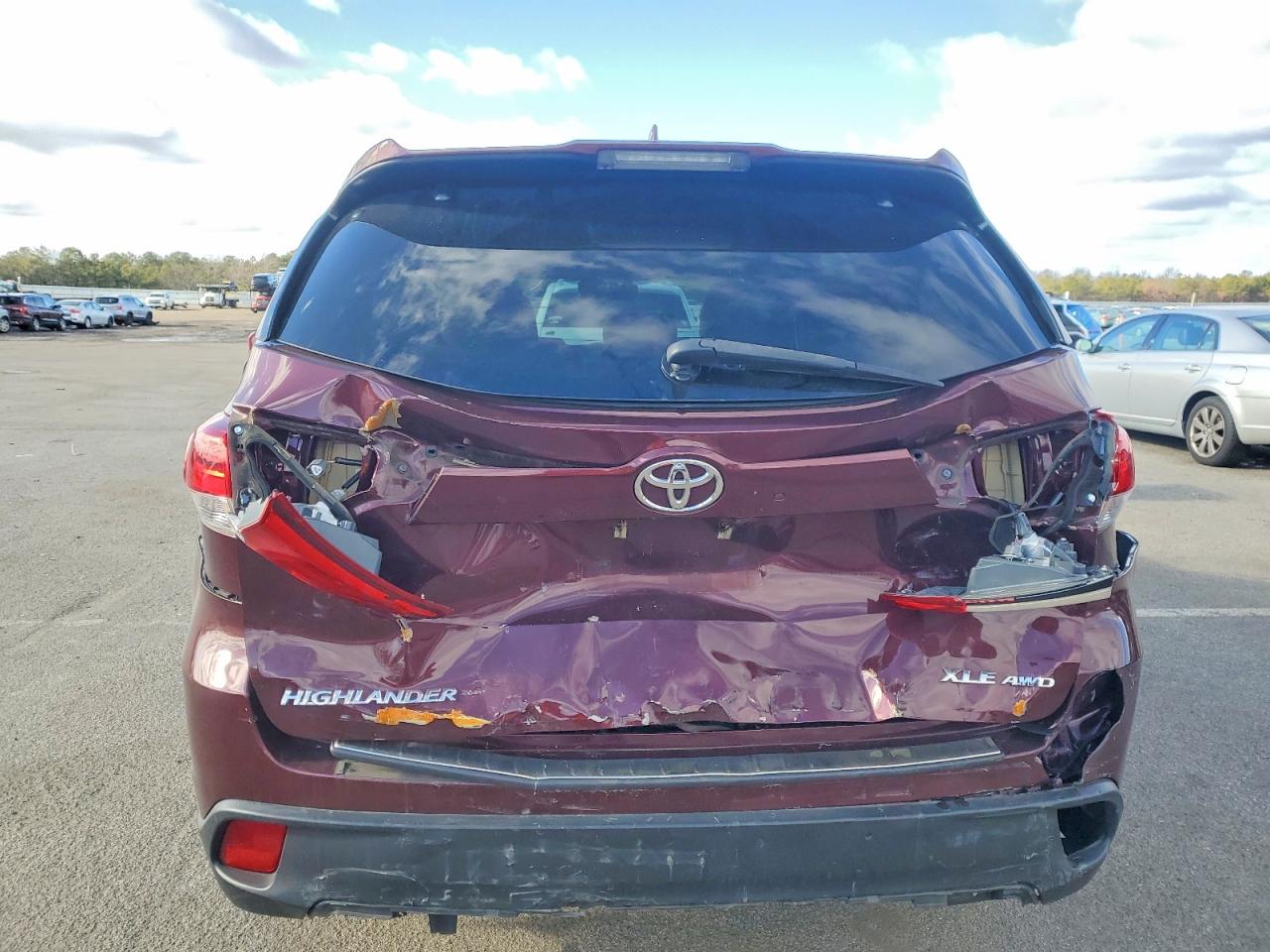 2018 TOYOTA HIGHLANDER SE photo 6